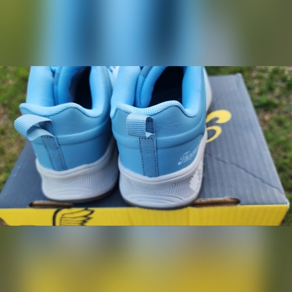 Blue Knit Sneakers with Cushioned Design - Picture 3 of 6